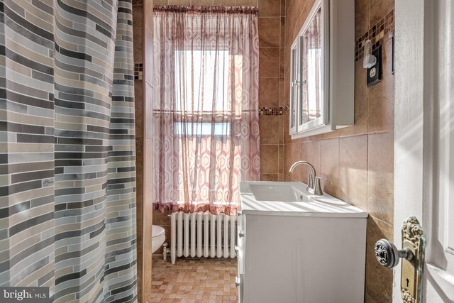 336 7th St N, Lebanon, PA 17042 - bathroom with toilet, radiator heating unit, vanity, and a wealth of natural light