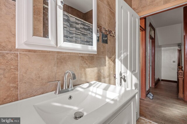 336 7th St N, Lebanon, PA 17042 - bathroom with wood finished floors, tile walls, and a sink
