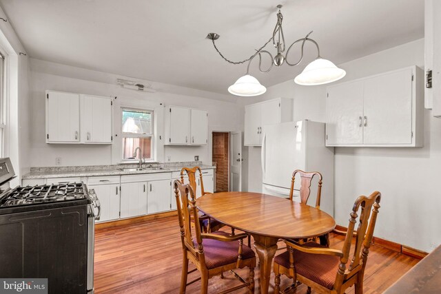 336 7th St N, Lebanon, PA 17042 - dining room with light wood-style flooring, a notable chandelier, and baseboards