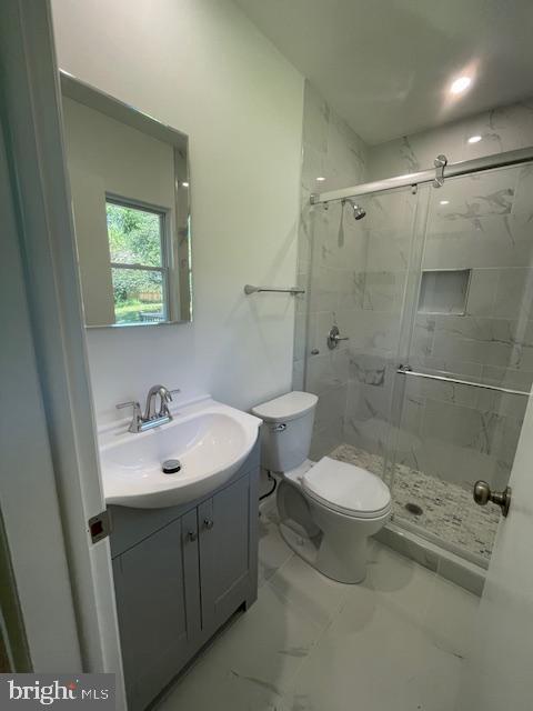 3433 Gregg Rd, Brookeville, MD 20833 - bathroom featuring toilet, vanity, a marble finish shower, and marble look tiles