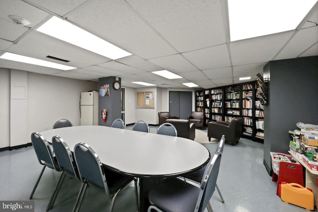 dining room featuring visible vents and a drop ceiling