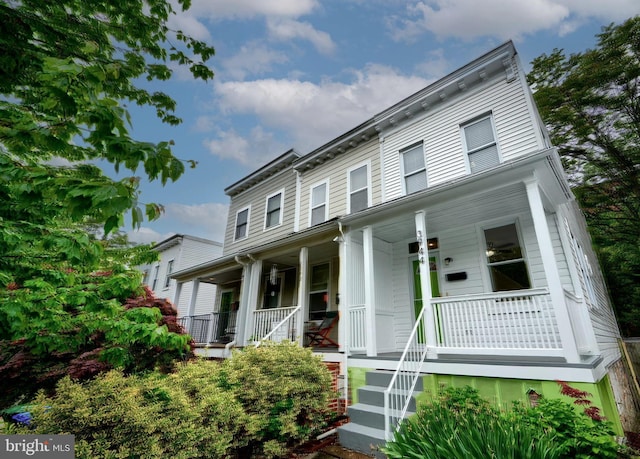 view of front of home featuring a porch