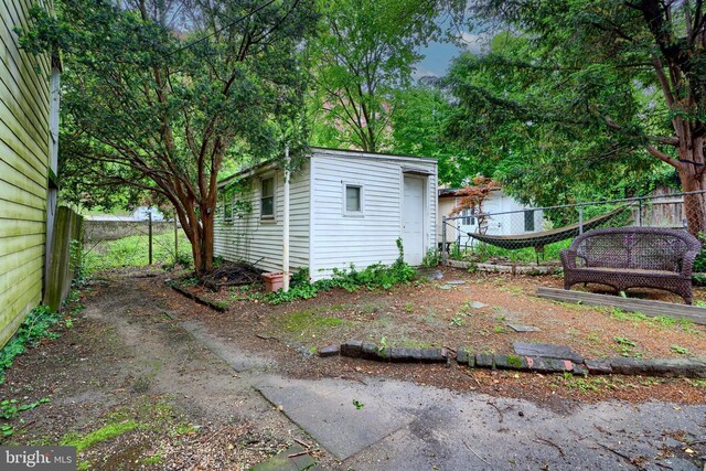 view of yard featuring an outbuilding and fence