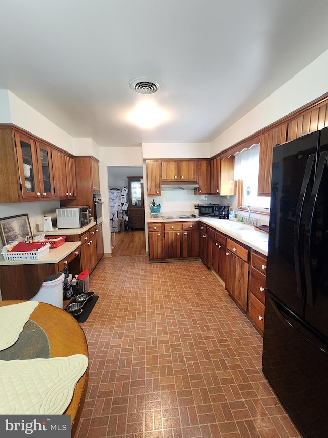 12114 Vale Smt, Frostburg, MD 21532 - kitchen featuring a sink, visible vents, black appliances, and light countertops
