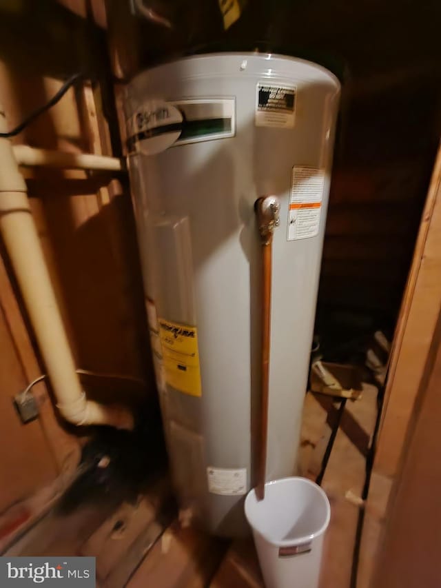 12114 Vale Smt, Frostburg, MD 21532 - utility room with gas water heater