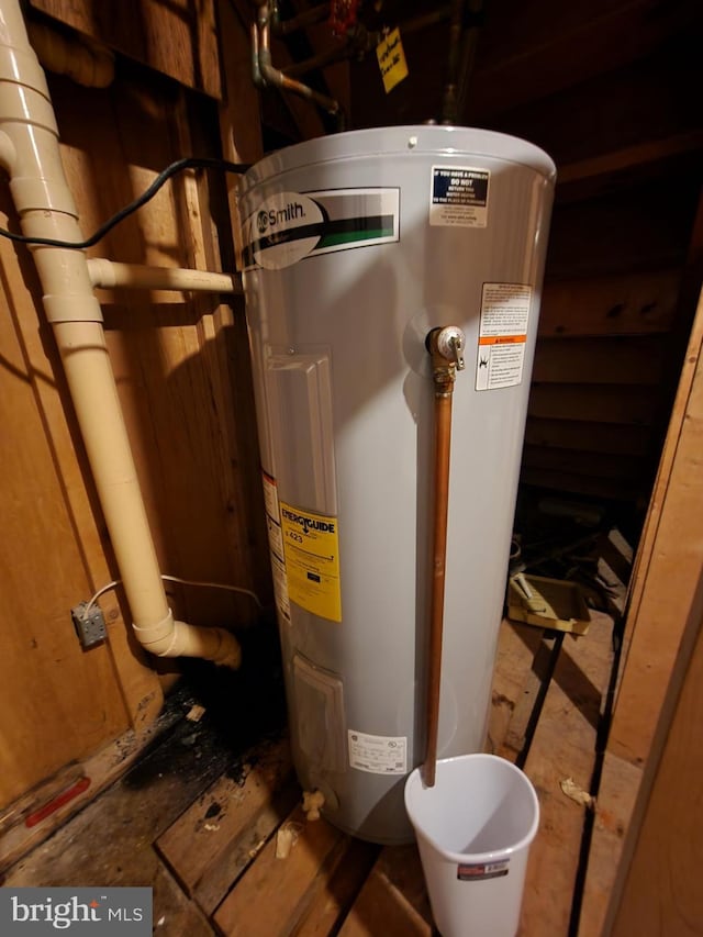 12114 Vale Smt, Frostburg, MD 21532 - utility room with water heater