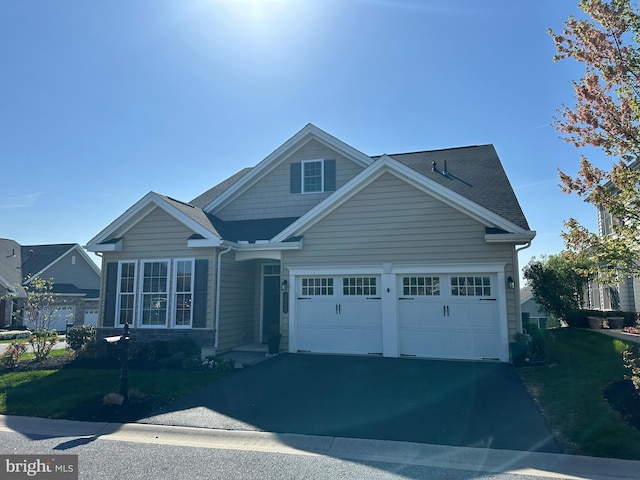 view of front of property featuring driveway and a front yard