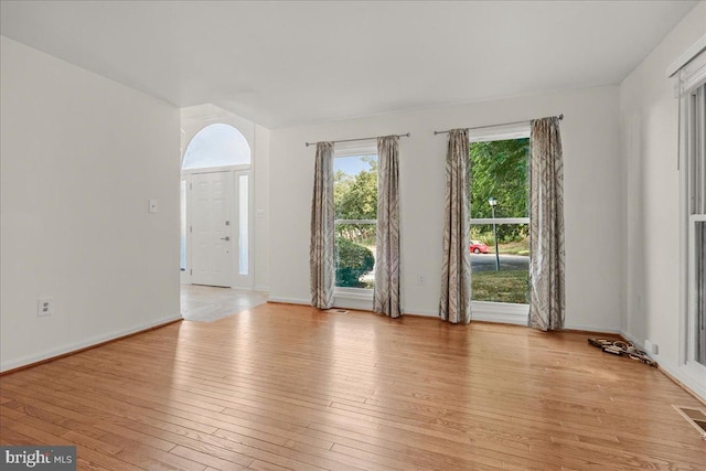 17 Alexandria Overlook Dr, Oxon Hill, MD 20745 - empty room featuring light wood finished floors and baseboards