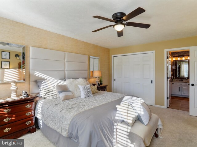 bedroom featuring carpet flooring, a ceiling fan, and a closet