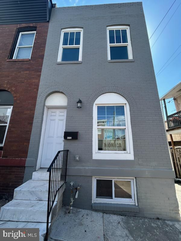 view of front of property featuring brick siding