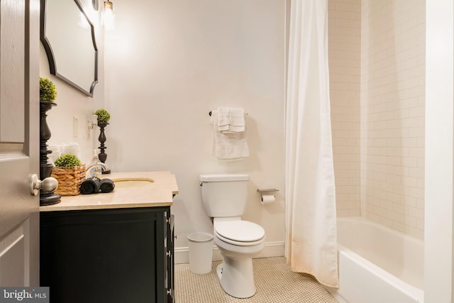 bathroom featuring tile patterned floors, toilet, vanity, shower / bath combo, and baseboards