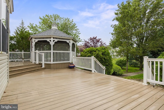 4 Tara Ln, Delran, NJ 08075 - deck featuring a gazebo