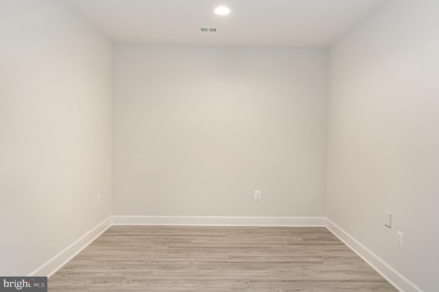 spare room with baseboards, visible vents, light wood finished floors, and recessed lighting
