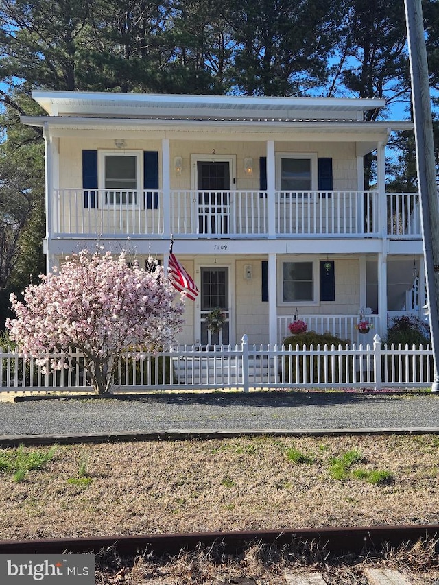 view of front of house featuring a fenced front yard and a porch