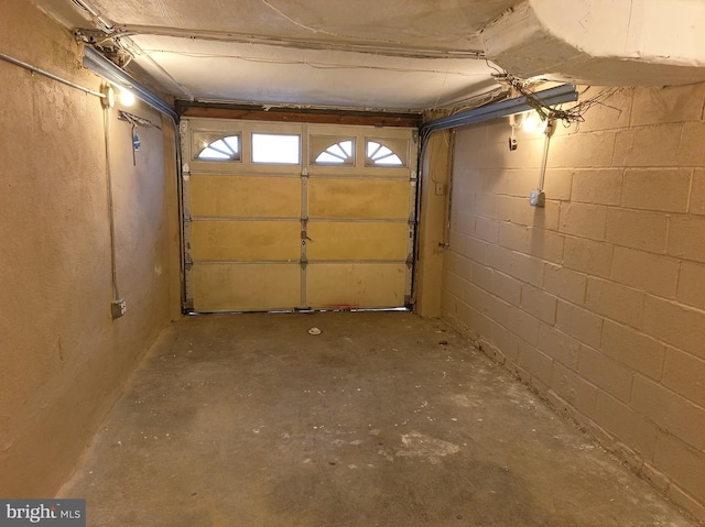 garage featuring concrete block wall