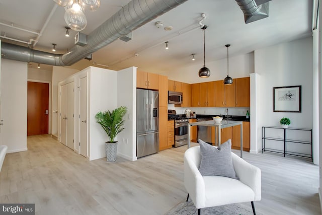 811 4th St NW Unit 608, Washington, DC 20001 - kitchen featuring stainless steel appliances, a towering ceiling, light wood-style floors, a center island, and baseboards