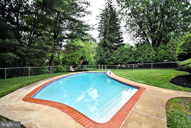 40 Brookside Dr, Holland, PA 18966 - view of pool featuring a fenced backyard and view of wooded area