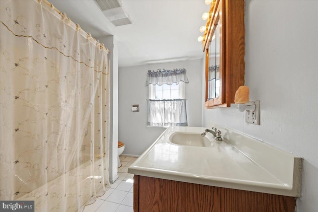 full bath with visible vents, curtained shower, tile patterned floors, vanity, and toilet