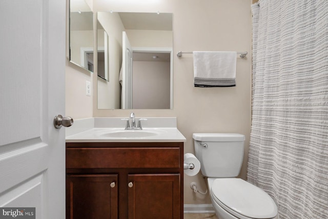 full bathroom featuring toilet, vanity, and a shower with curtain