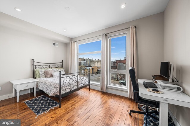 2650 E Huntingdon St, Philadelphia, PA 19125 - bedroom featuring recessed lighting, visible vents, hardwood / wood-style flooring, and baseboards