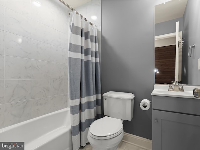 bathroom with toilet, baseboards, shower / bathtub combination with curtain, and vanity
