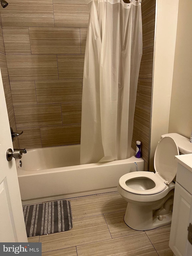 416 N Wiota St, Philadelphia, PA 19104 - full bathroom featuring shower / tub combo with curtain, toilet, and vanity