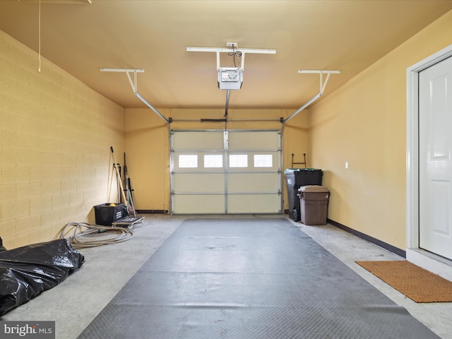 112 Daniel Ct, Strasburg, VA 22657 - garage featuring a garage door opener