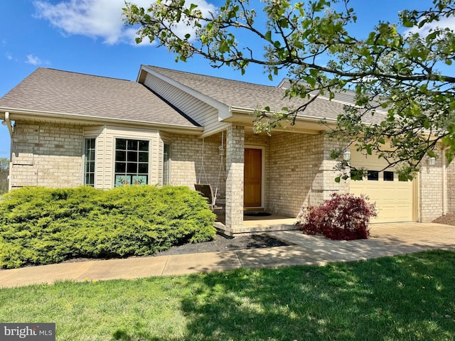 112 Daniel Ct, Strasburg, VA 22657 - single story home with brick siding, a front yard, roof with shingles, and a garage