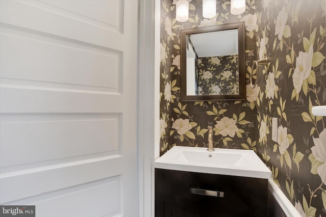 662 S Market St, Elizabethtown, PA 17022 - bathroom with wallpapered walls and vanity