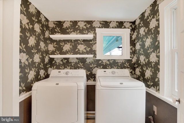 662 S Market St, Elizabethtown, PA 17022 - laundry room with separate washer and dryer and wallpapered walls