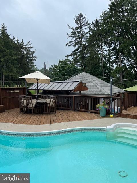662 S Market St, Elizabethtown, PA 17022 - outdoor pool featuring a deck