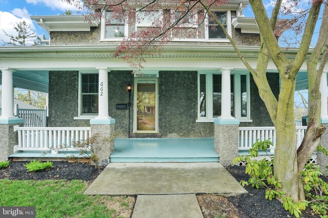 662 S Market St, Elizabethtown, PA 17022 - property entrance featuring a porch and stucco siding
