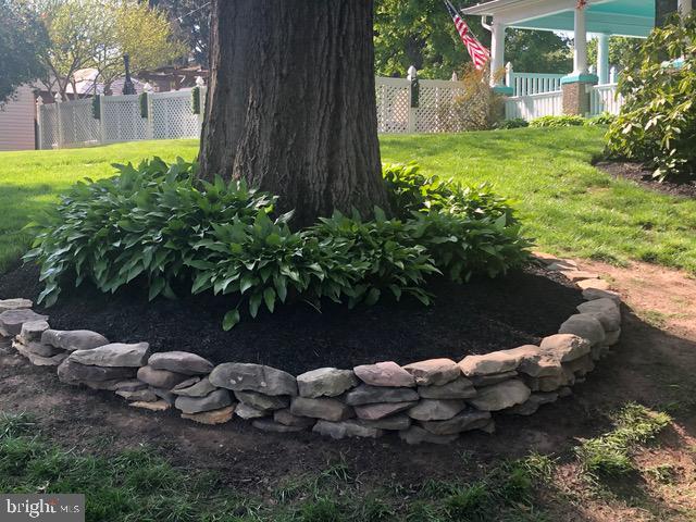 662 S Market St, Elizabethtown, PA 17022 - view of yard