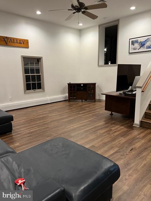662 S Market St, Elizabethtown, PA 17022 - living area with wood finished floors, a ceiling fan, recessed lighting, and baseboards