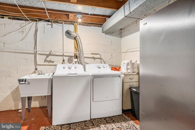 1057 Fitzwatertown Rd, Roslyn, PA 19001 - washroom featuring laundry area, washing machine and clothes dryer, and a sink