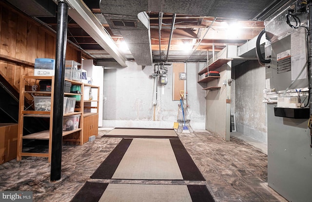 unfinished below grade area featuring gas meter and heating unit