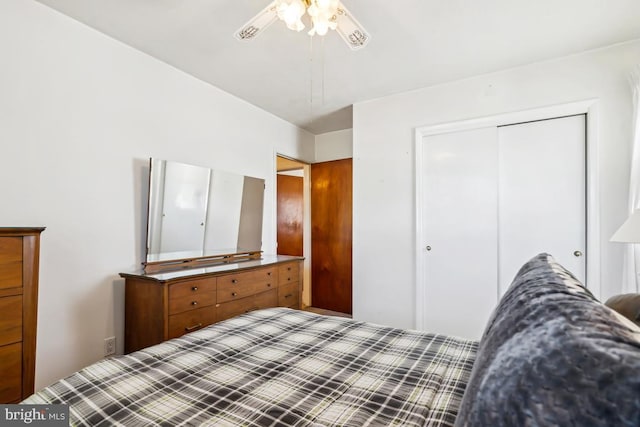 bedroom featuring a ceiling fan and a closet