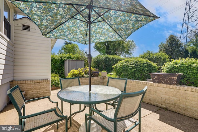 view of patio with outdoor dining space