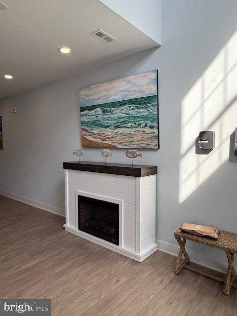 30609 Cedar Neck Rd Unit 3109, Ocean View, DE 19970 - living area featuring a fireplace, wood finished floors, baseboards, visible vents, and recessed lighting