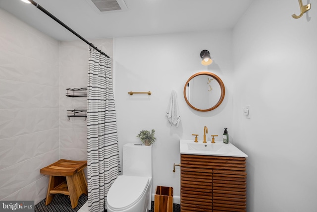 1335 N Pegram St N, Alexandria, VA 22304 - full bath featuring vanity, toilet, tiled shower, and visible vents