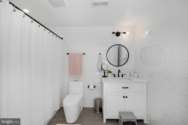 1335 N Pegram St N, Alexandria, VA 22304 - bathroom with visible vents, tile walls, curtained shower, vanity, and toilet