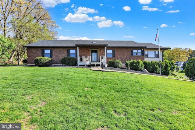 ranch-style home featuring brick siding and a front lawn