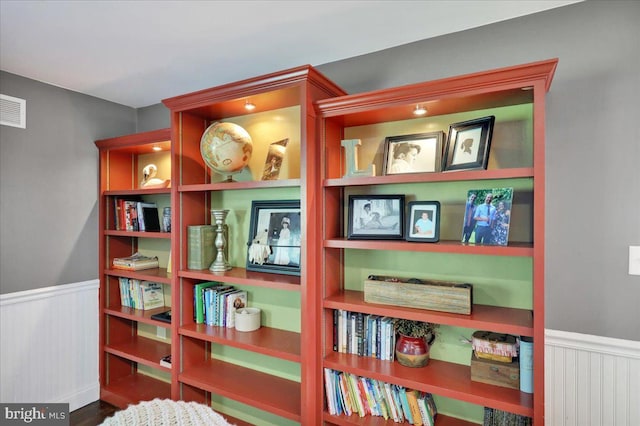 room details with a wainscoted wall