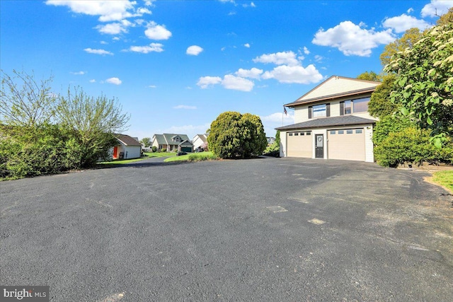 view of front of property featuring a garage and driveway