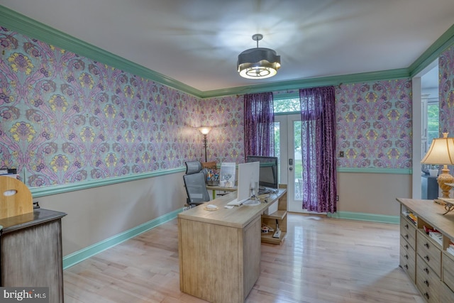 office area featuring wallpapered walls, healthy amount of natural light, crown molding, baseboards, and light wood finished floors