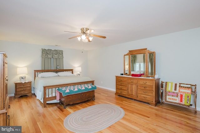 bedroom featuring light wood-style flooring, baseboards, and ceiling fan