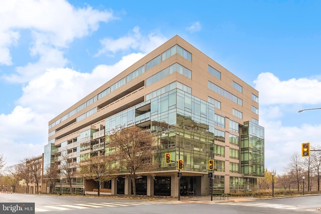 view of apartment building / complex