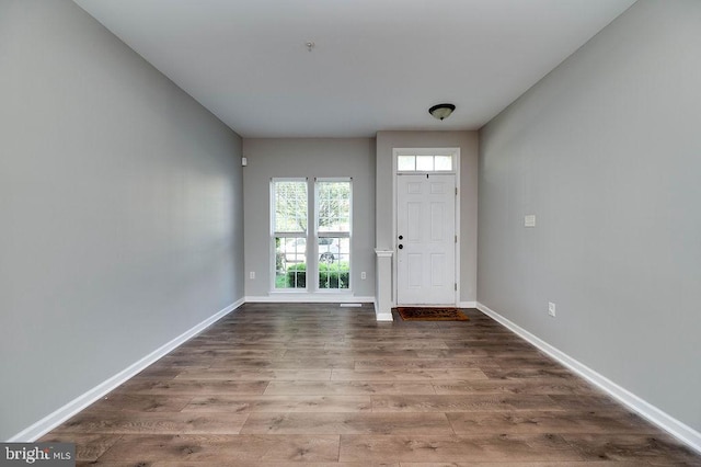 62 Brookview Ln, Pottstown, PA 19464 - foyer entrance featuring wood finished floors and baseboards