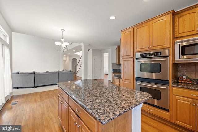 18547 Kerill Rd, Triangle, VA 22172 - kitchen featuring appliances with stainless steel finishes, tasteful backsplash, recessed lighting, light wood-style floors, and a chandelier