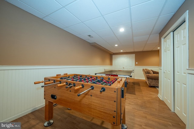 playroom featuring recessed lighting, wainscoting, wood finished floors, and visible vents
